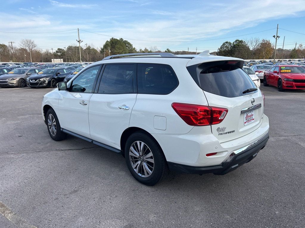 2019 Nissan Pathfinder SL photo 4