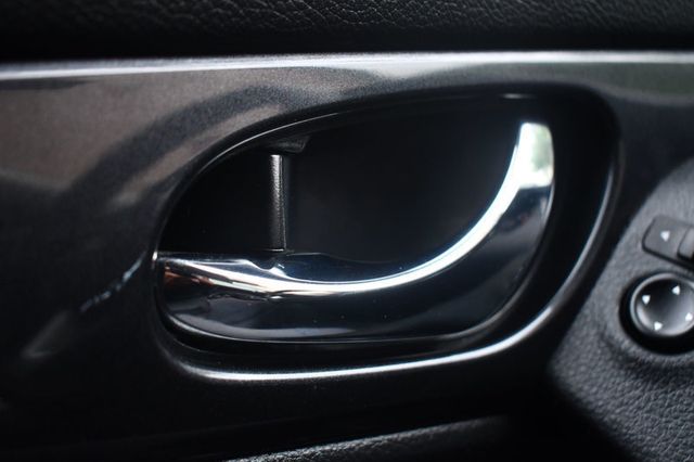 2019 Nissan Rogue AWD SV - 23018713 - 15
