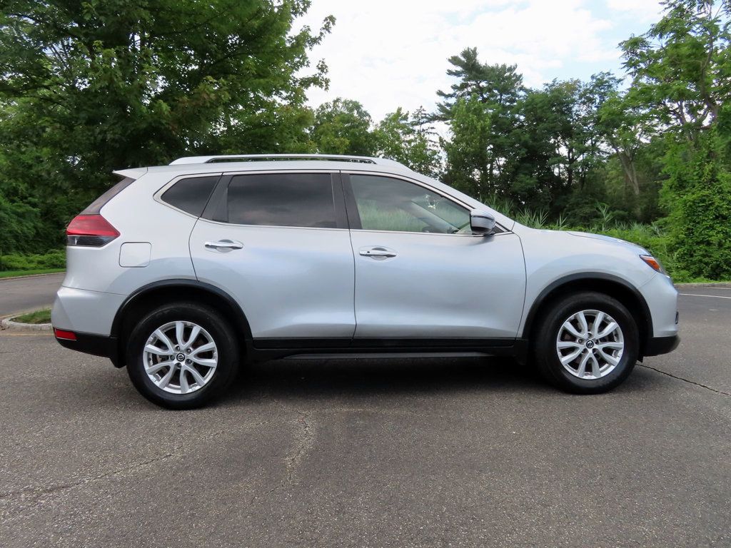 2019 Nissan Rogue SV photo 12