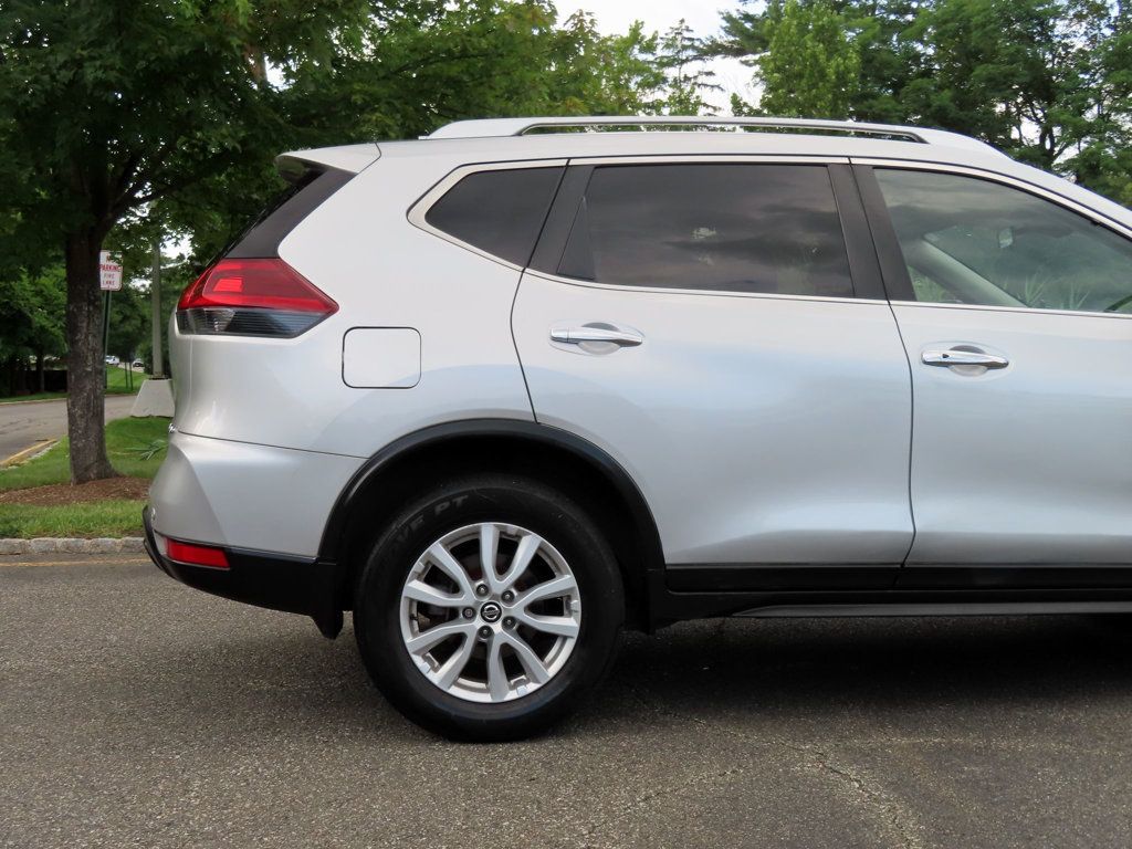 2019 Nissan Rogue SV photo 13