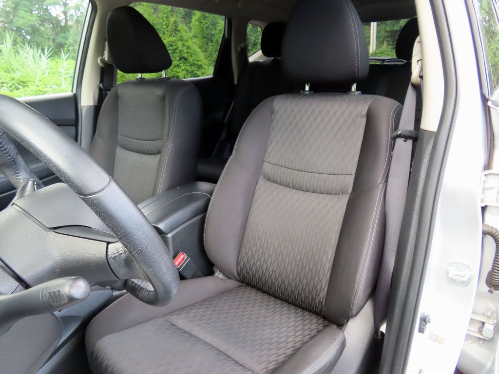 2019 Nissan Rogue SV photo 18