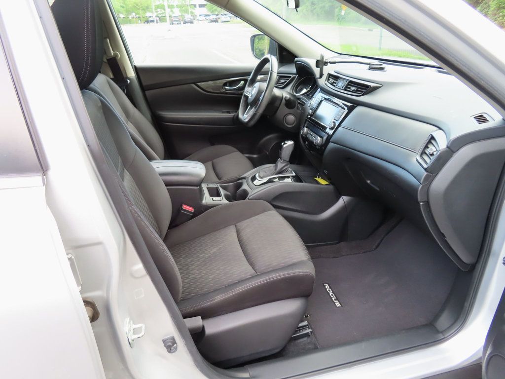 2019 Nissan Rogue SV photo 20