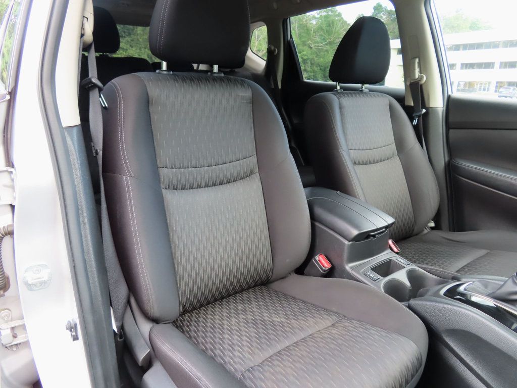 2019 Nissan Rogue SV photo 21