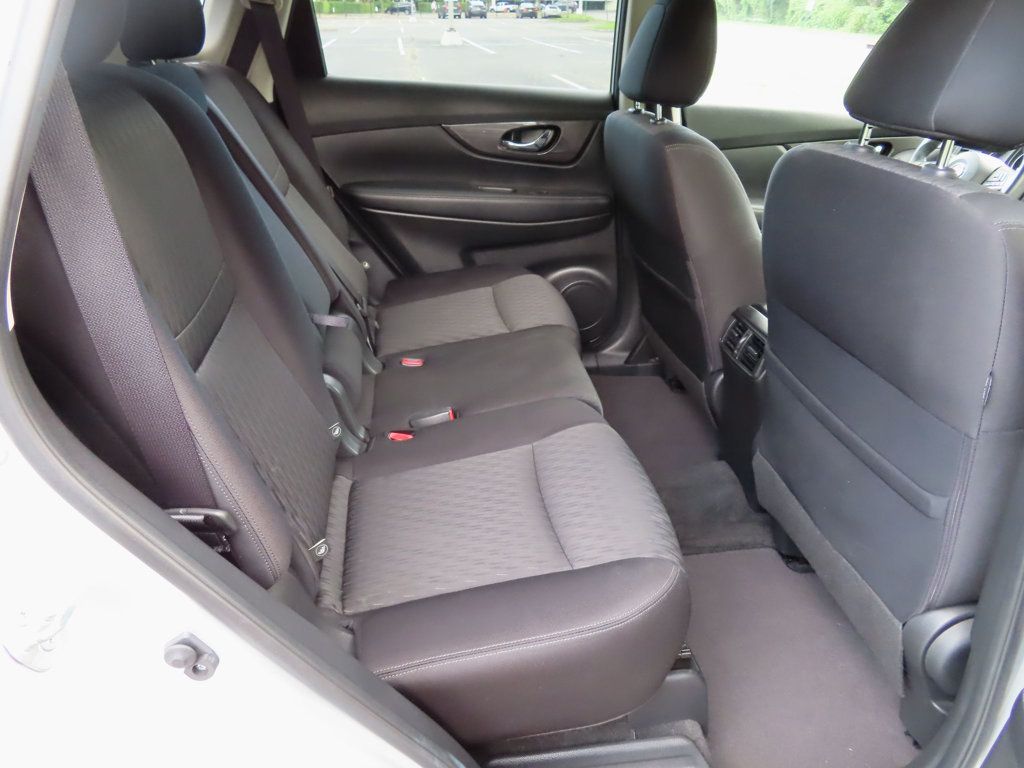 2019 Nissan Rogue SV photo 23