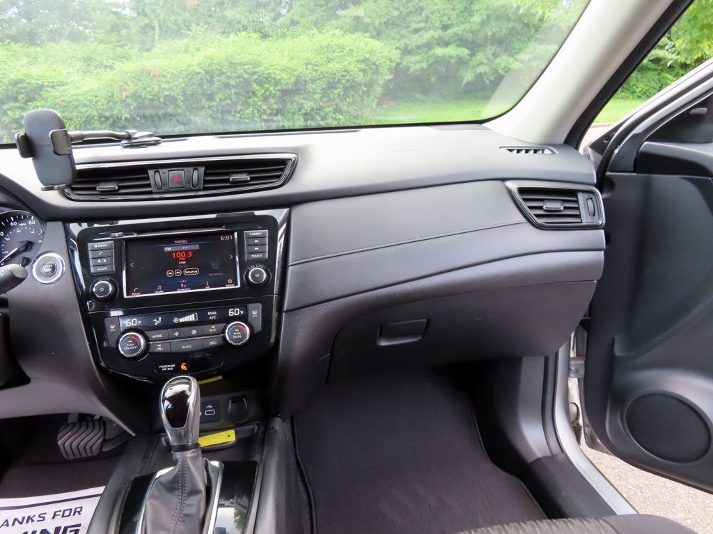 2019 Nissan Rogue SV photo 29