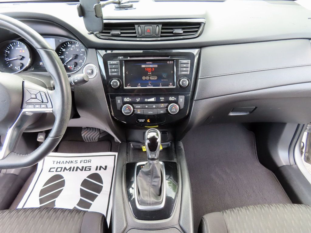 2019 Nissan Rogue SV photo 30