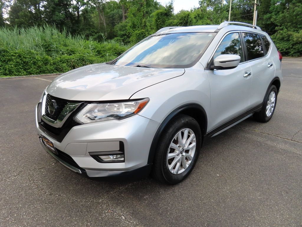2019 Nissan Rogue SV photo 4