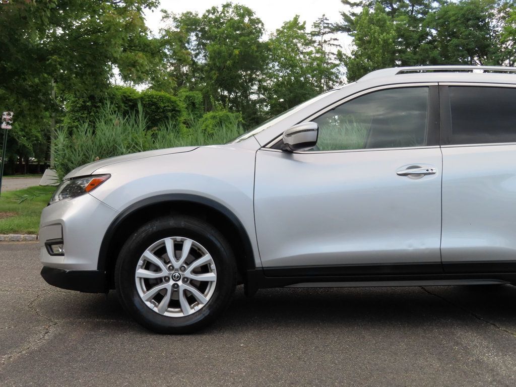2019 Nissan Rogue SV photo 6