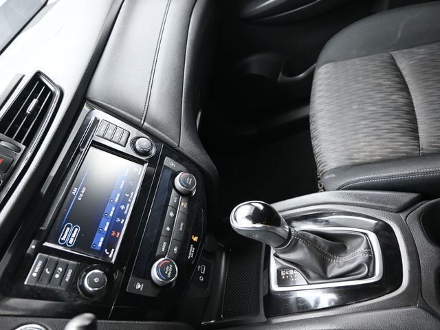 2019 Nissan Rogue AWD SV - 23004432 - 22