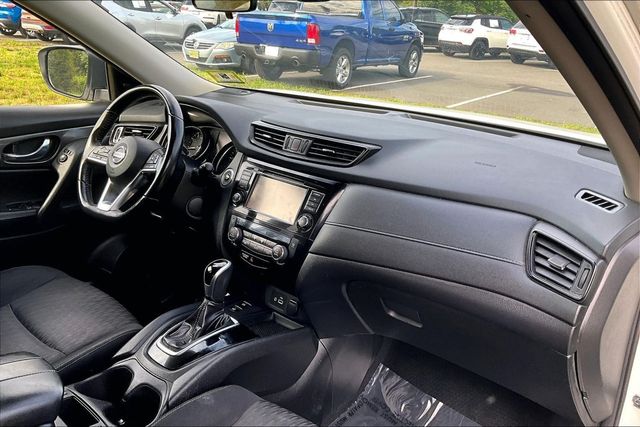 2019 Nissan Rogue AWD SV - 23029673 - 11