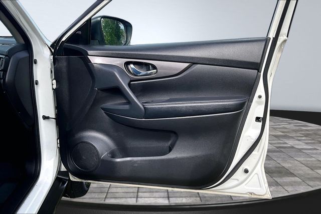 2019 Nissan Rogue AWD SV - 23029673 - 15