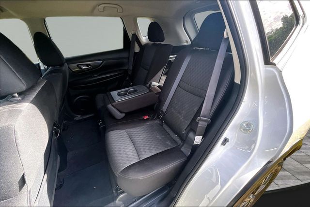 2019 Nissan Rogue AWD SV - 23029673 - 16