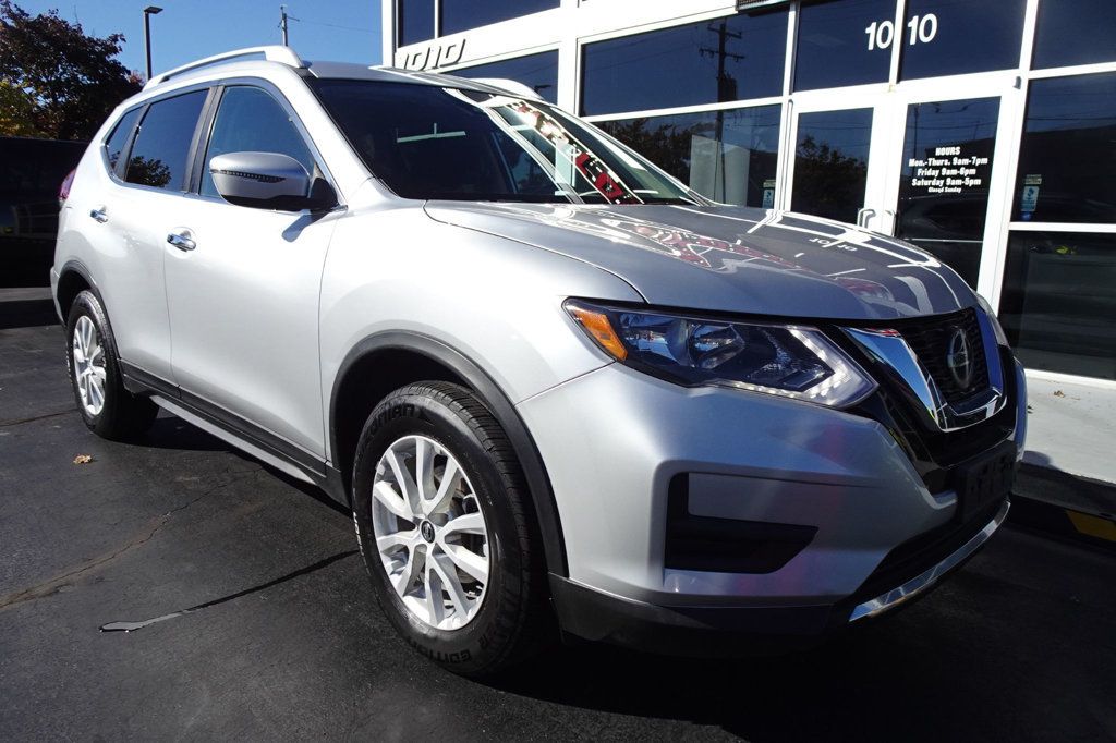 2019 Nissan Rogue SV photo 2