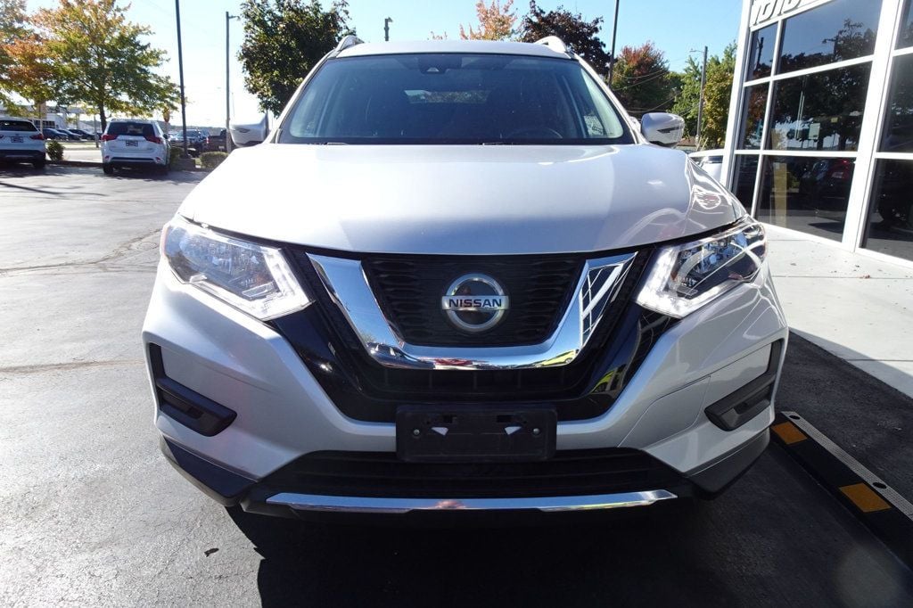 2019 Nissan Rogue SV photo 3