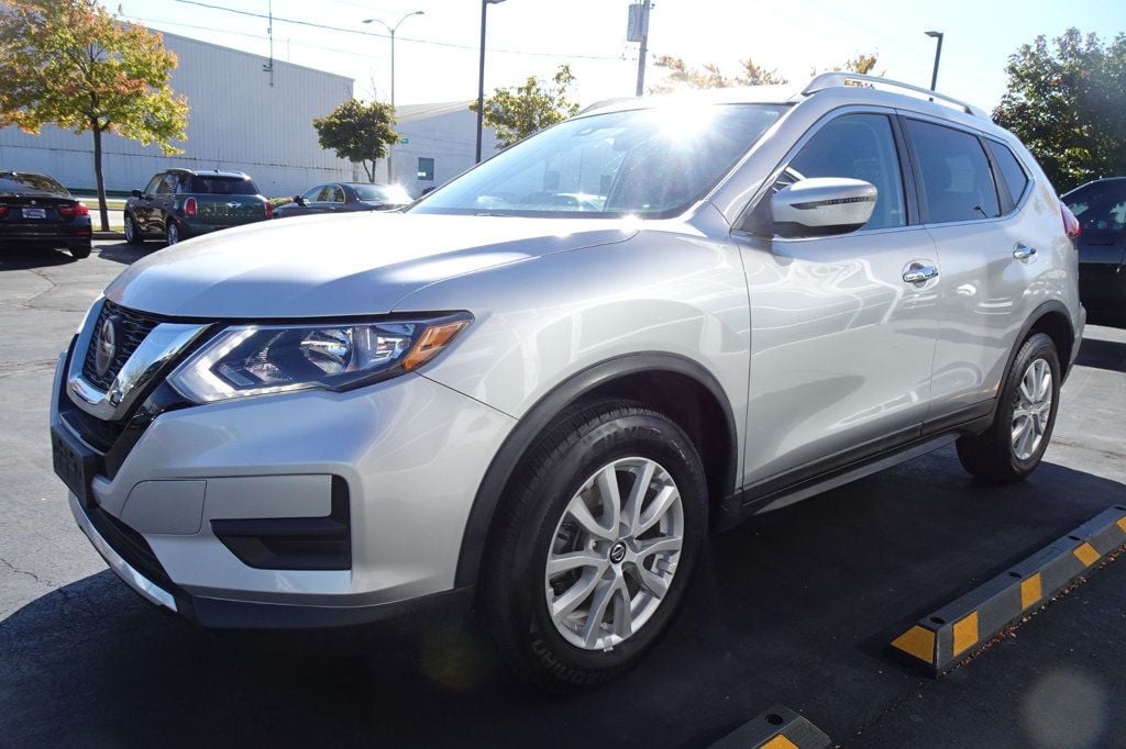 2019 Nissan Rogue SV photo 4