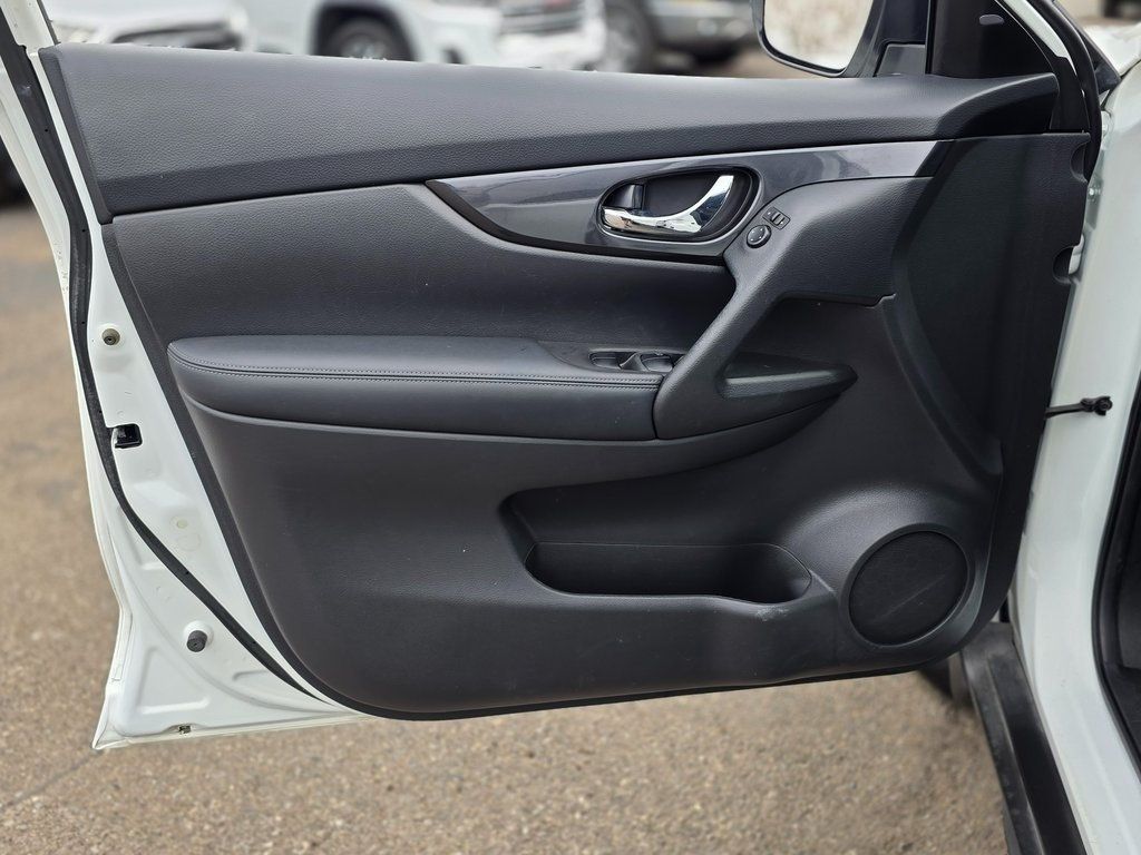 2019 Nissan Rogue FWD S - 22969448 - 19