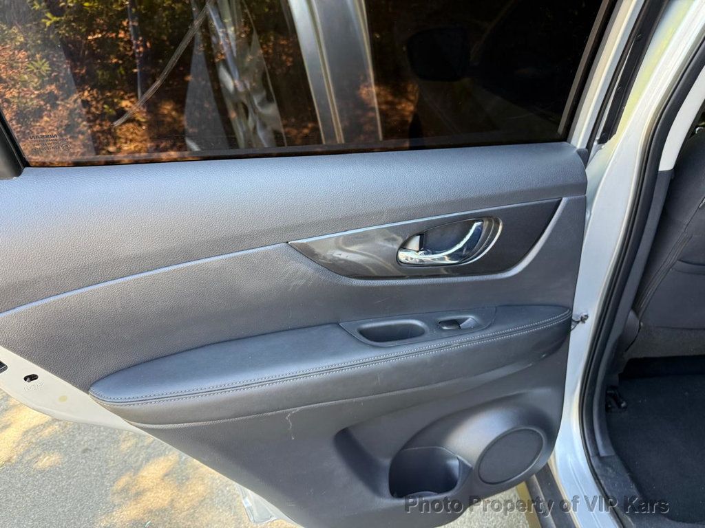 2019 Nissan Rogue FWD SV - 23015792 - 10