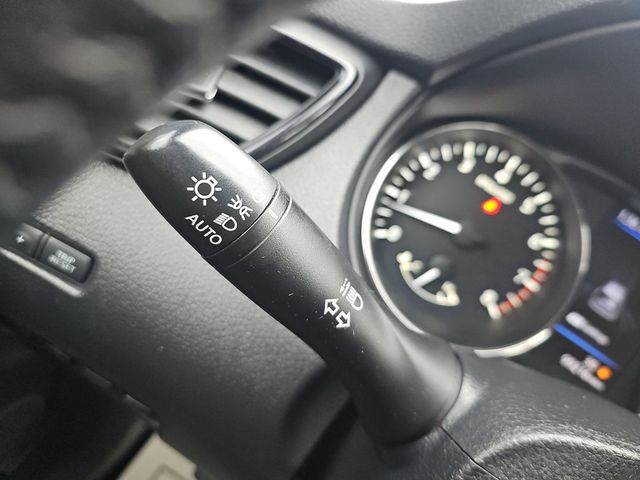 2019 Nissan Rogue FWD SV - 23017310 - 16