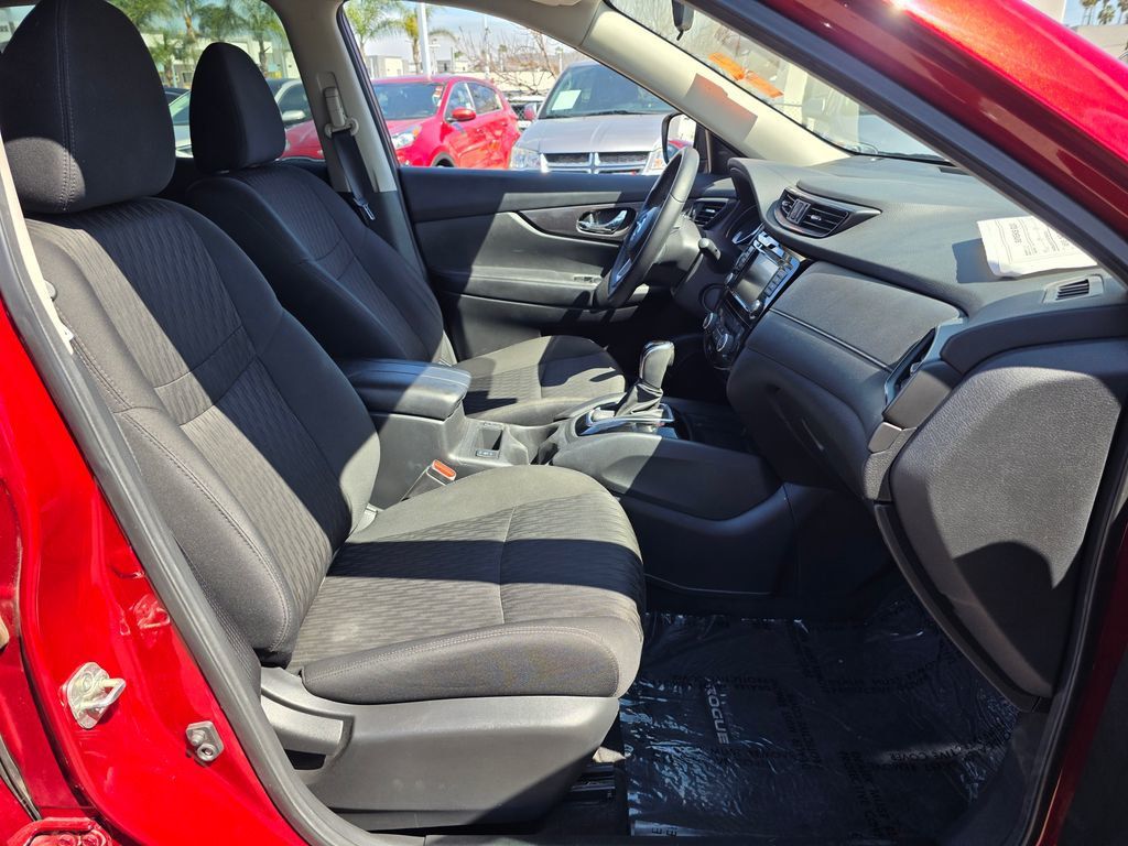 2019 Nissan Rogue FWD SV - 23002436 - 9