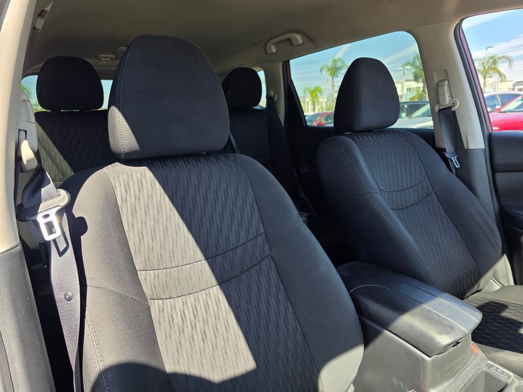 2019 Nissan Rogue FWD SV - 23002436 - 10