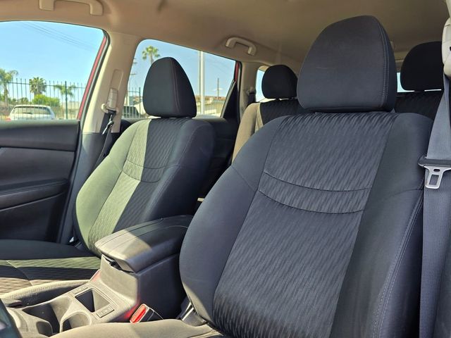 2019 Nissan Rogue FWD SV - 23002436 - 16