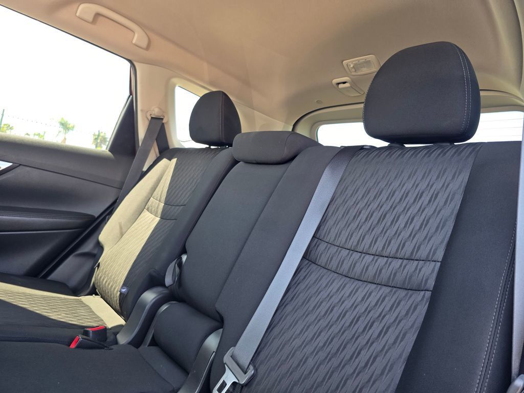 2019 Nissan Rogue FWD SV - 23002436 - 18