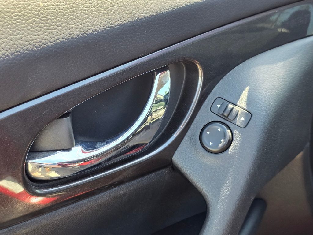 2019 Nissan Rogue FWD SV - 23002436 - 23