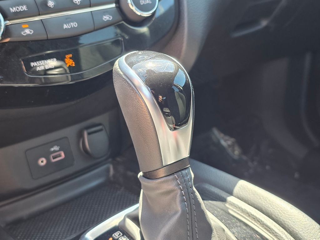 2019 Nissan Rogue FWD SV - 23002436 - 32