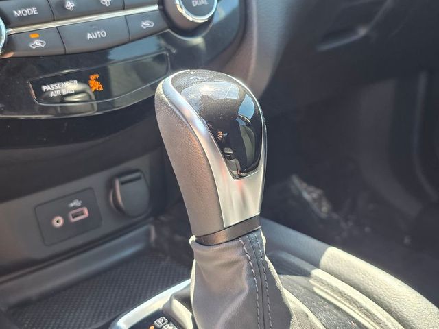 2019 Nissan Rogue FWD SV - 23002436 - 32