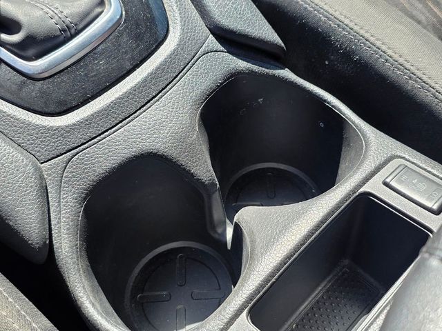 2019 Nissan Rogue FWD SV - 23002436 - 34