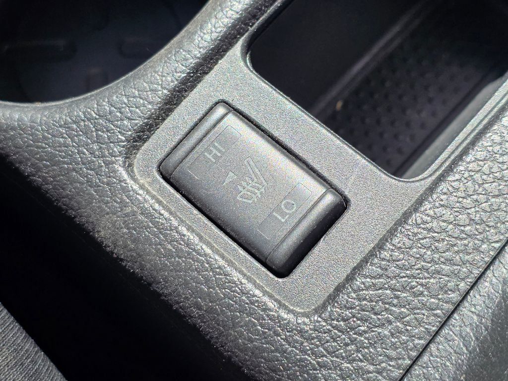 2019 Nissan Rogue FWD SV - 23002436 - 35