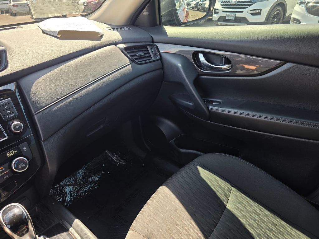 2019 Nissan Rogue FWD SV - 23002436 - 36