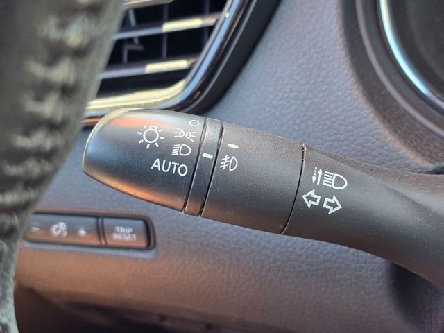 2019 Nissan Rogue FWD SV - 23002436 - 38