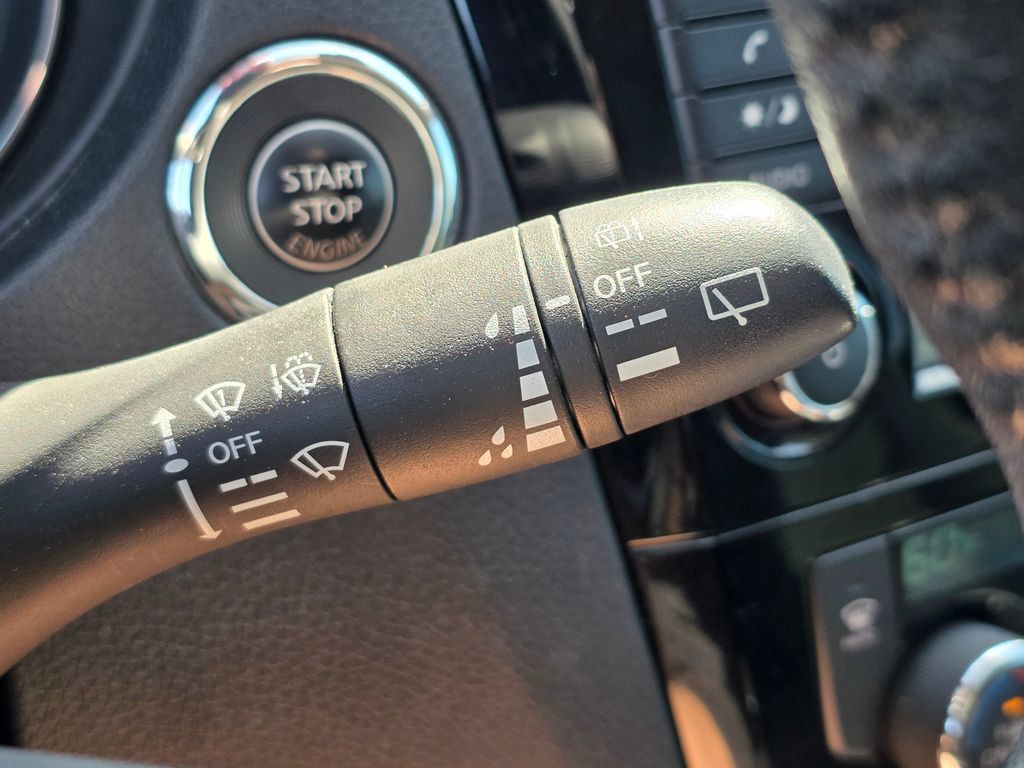 2019 Nissan Rogue FWD SV - 23002436 - 39