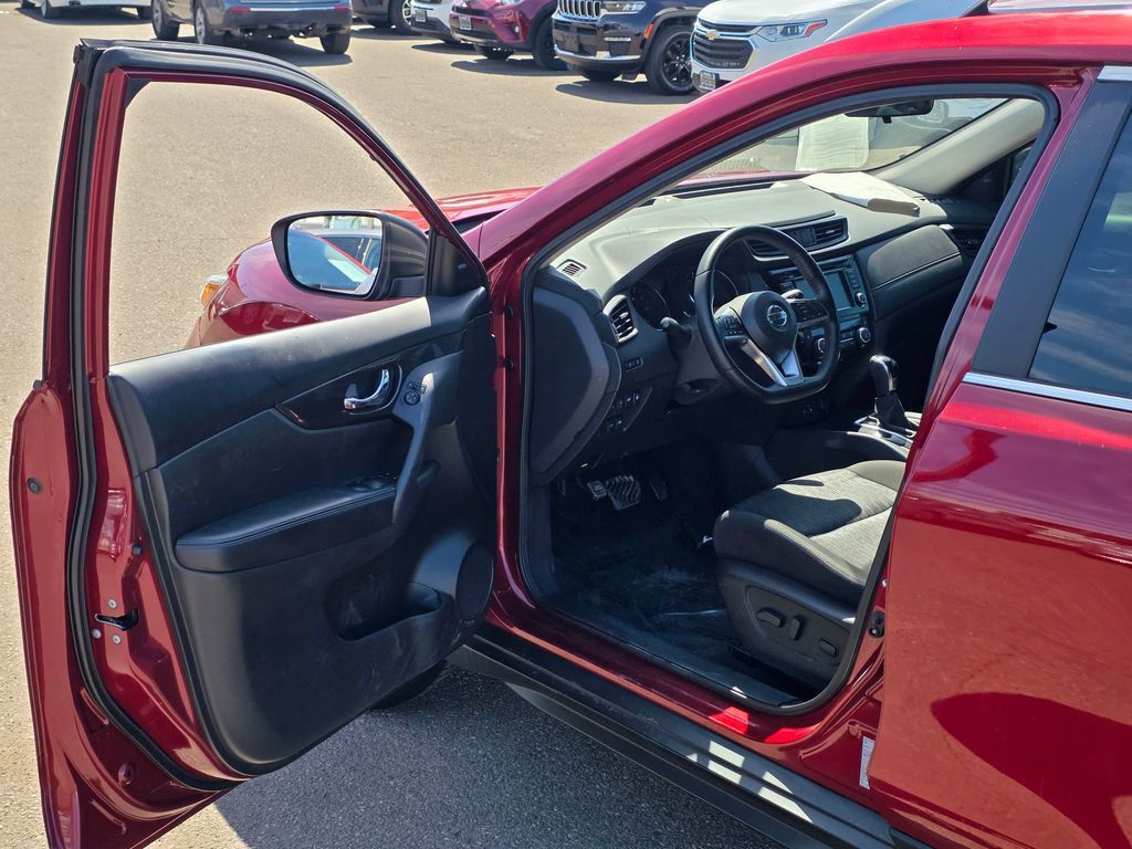 2019 Nissan Rogue FWD SV - 23002436 - 43