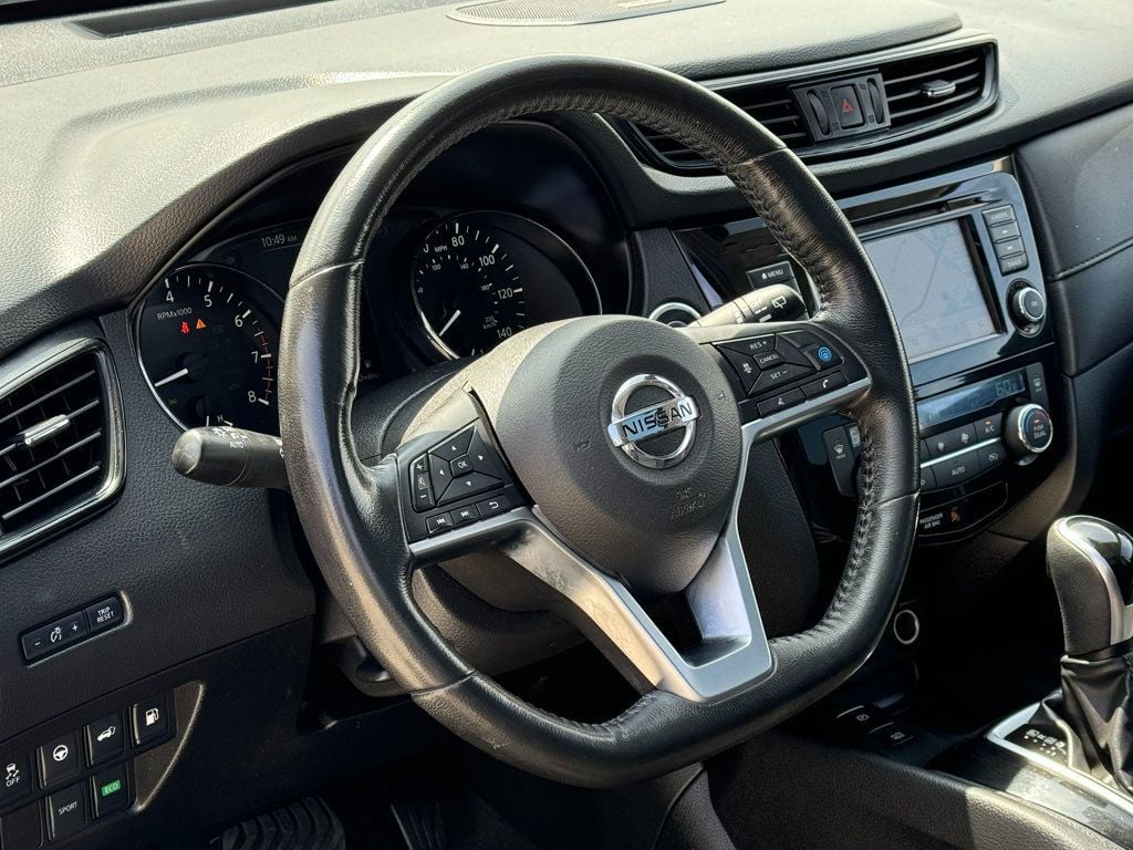 2019 Nissan Rogue SV - 22559801 - 19