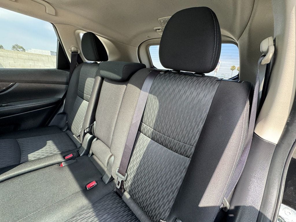 2019 Nissan Rogue SV - 22559801 - 23