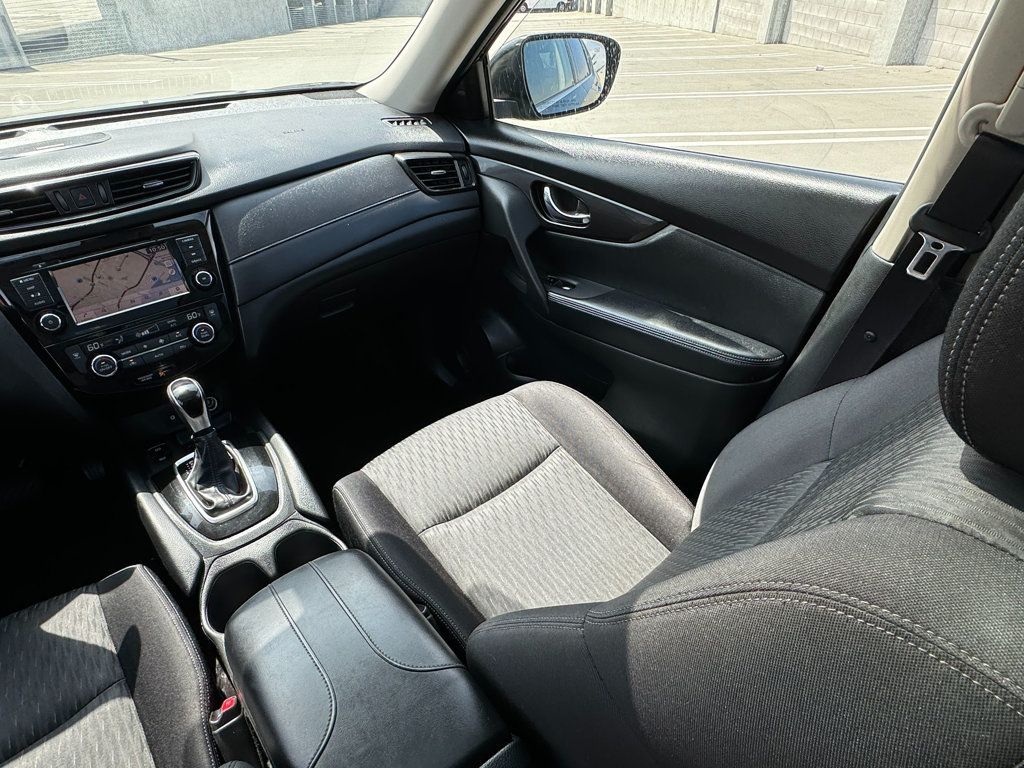 2019 Nissan Rogue SV - 22559801 - 29