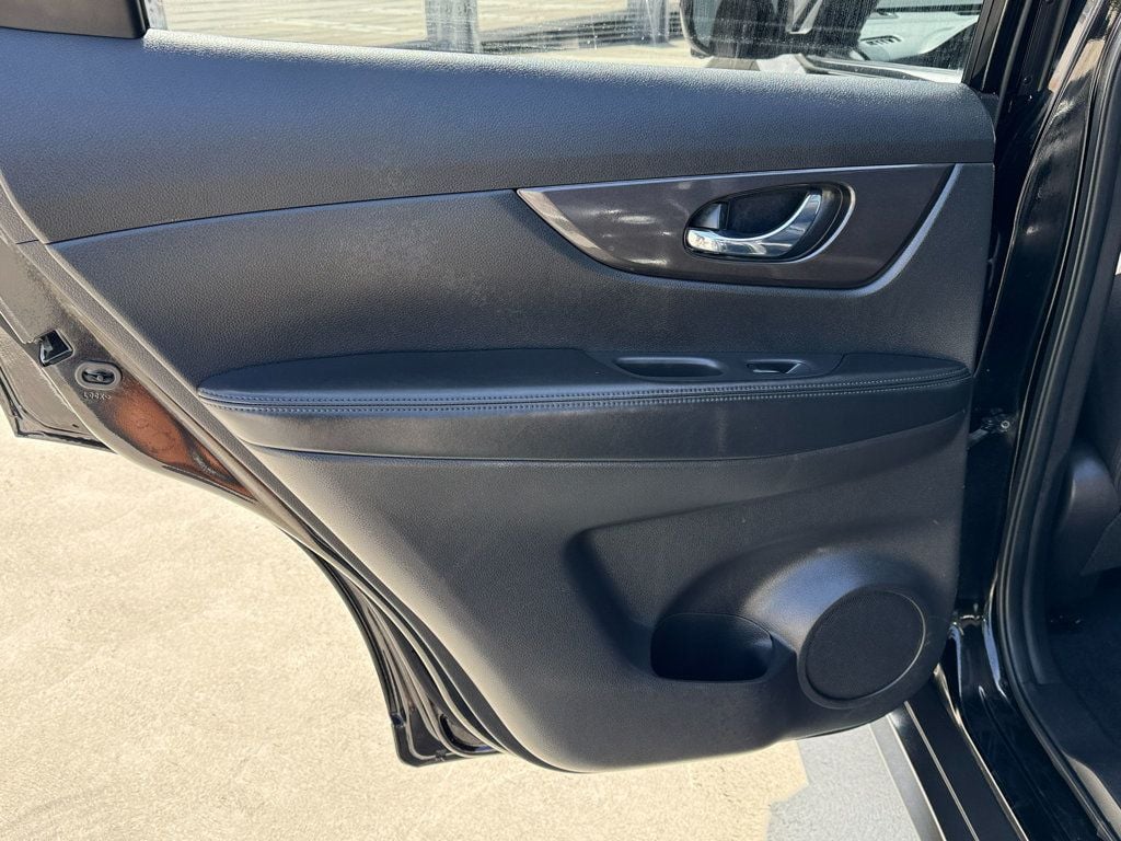 2019 Nissan Rogue SV - 22559801 - 31