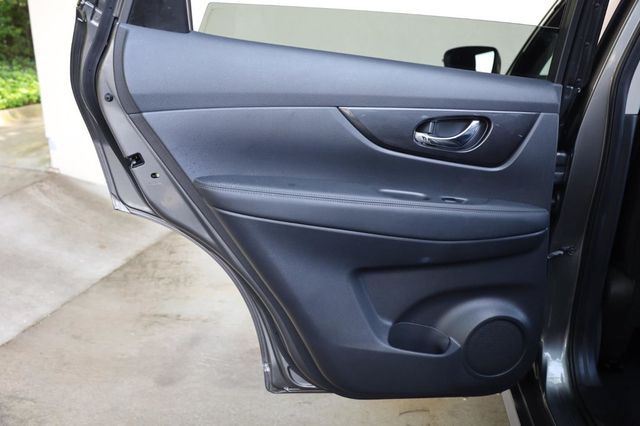2019 Nissan Rogue SV - 23029138 - 17