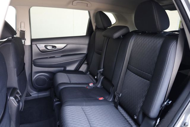 2019 Nissan Rogue SV - 23029138 - 19