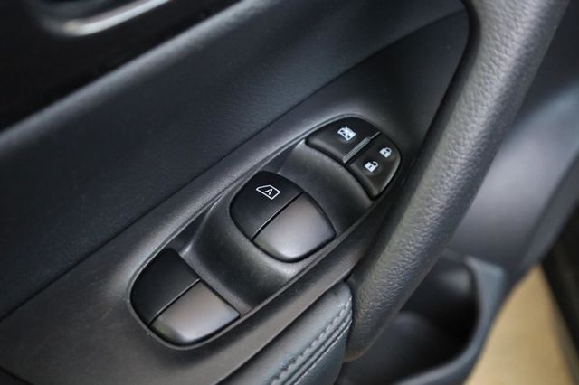 2019 Nissan Rogue SV - 23029138 - 34