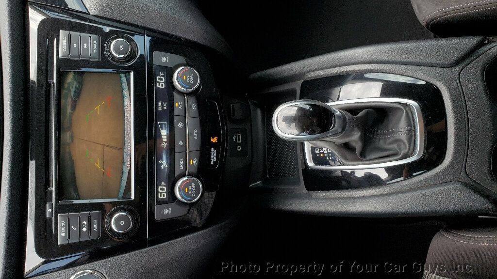 2019 Nissan Rogue Sport SV photo 17
