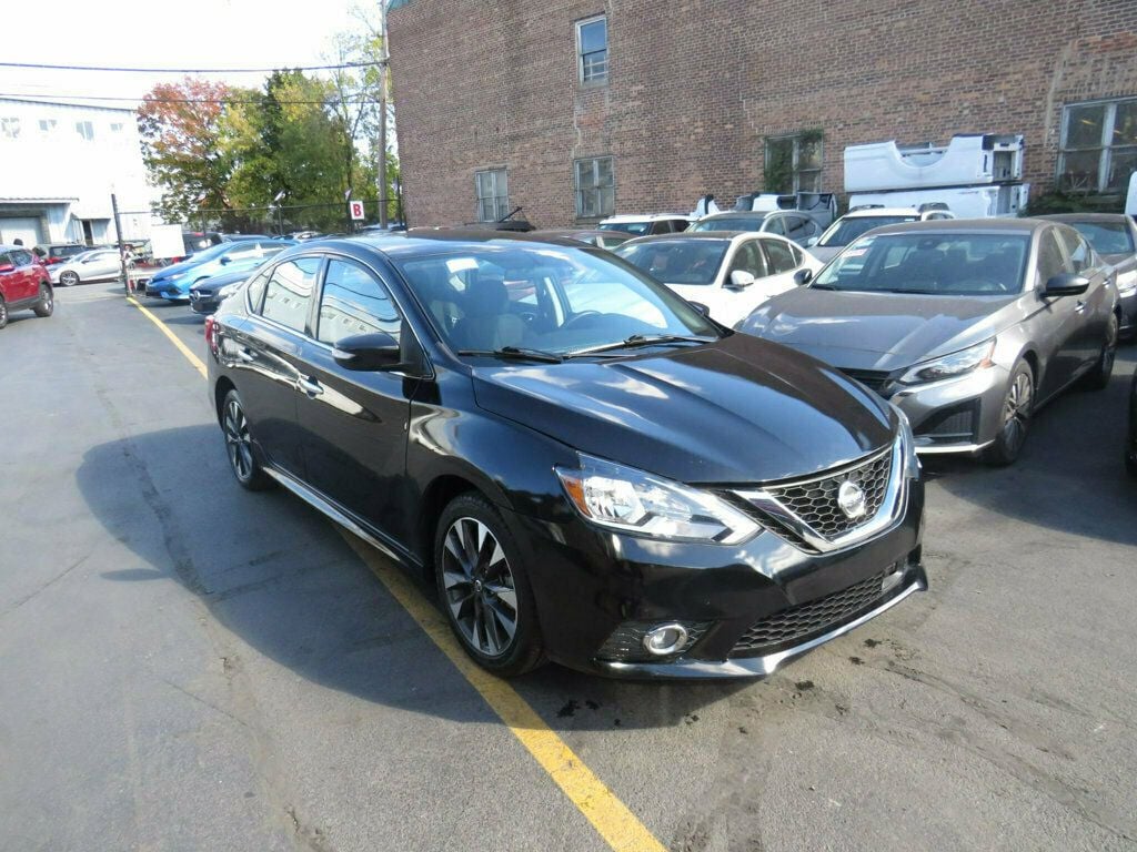2019 Nissan Sentra SR photo 3
