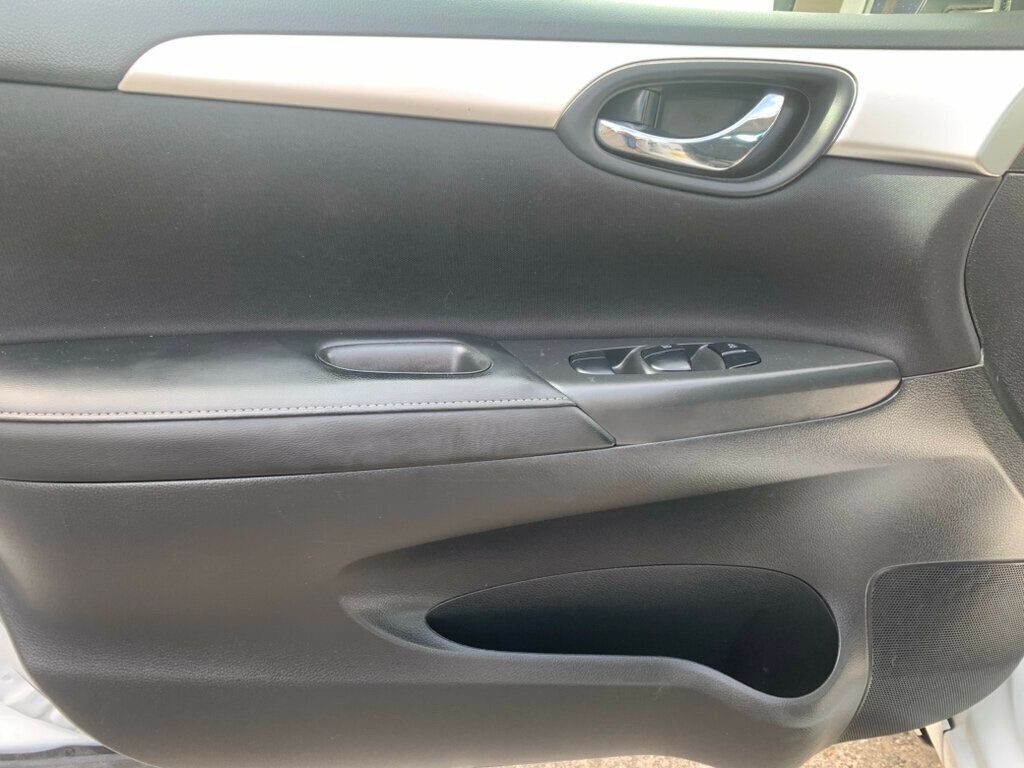 2019 Nissan Sentra SV photo 3