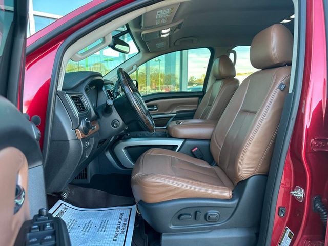 2019 Nissan Titan 4x4 Crew Cab Platinum Reserve - 22943145 - 10