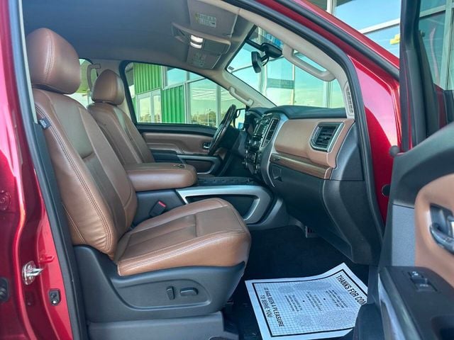 2019 Nissan Titan 4x4 Crew Cab Platinum Reserve - 22943145 - 16