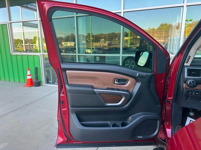 2019 Nissan Titan 4x4 Crew Cab Platinum Reserve - 22943145 - 44