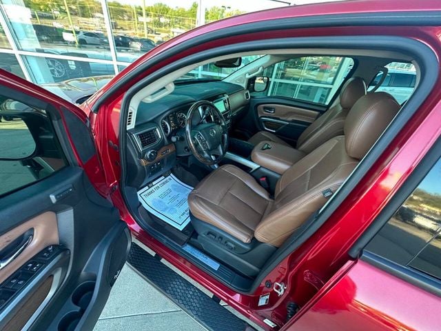 2019 Nissan Titan 4x4 Crew Cab Platinum Reserve - 22943145 - 8