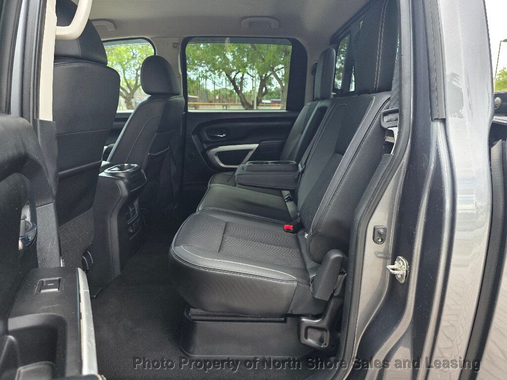 2019 Nissan Titan 4x4 Crew Cab PRO-4X - 23042554 - 24